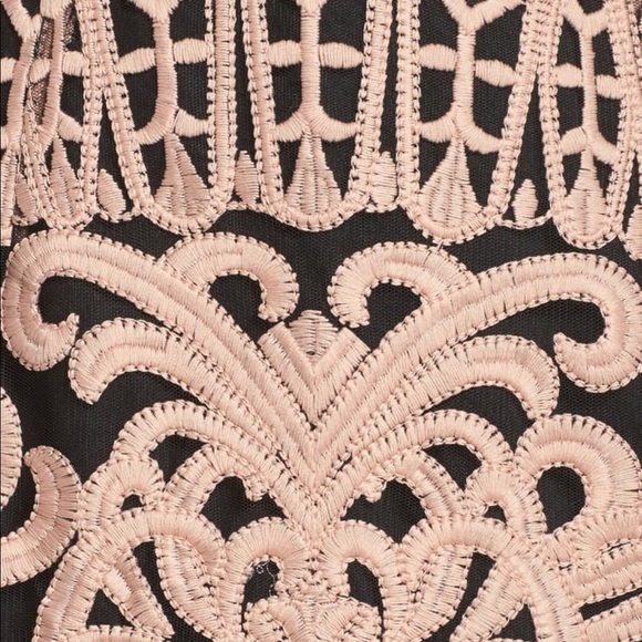 Beautiful embroidered dress - Picture 5 of 7